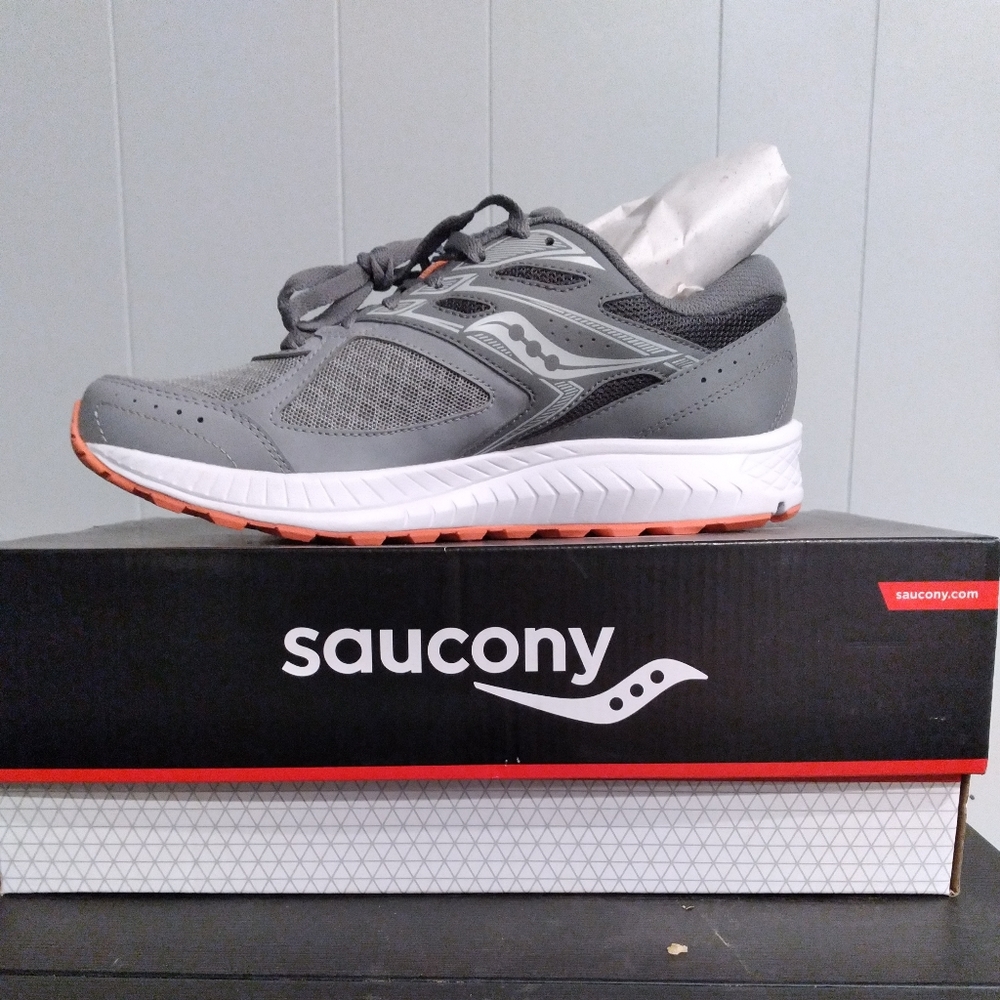 Never worn saucony shoes size 9